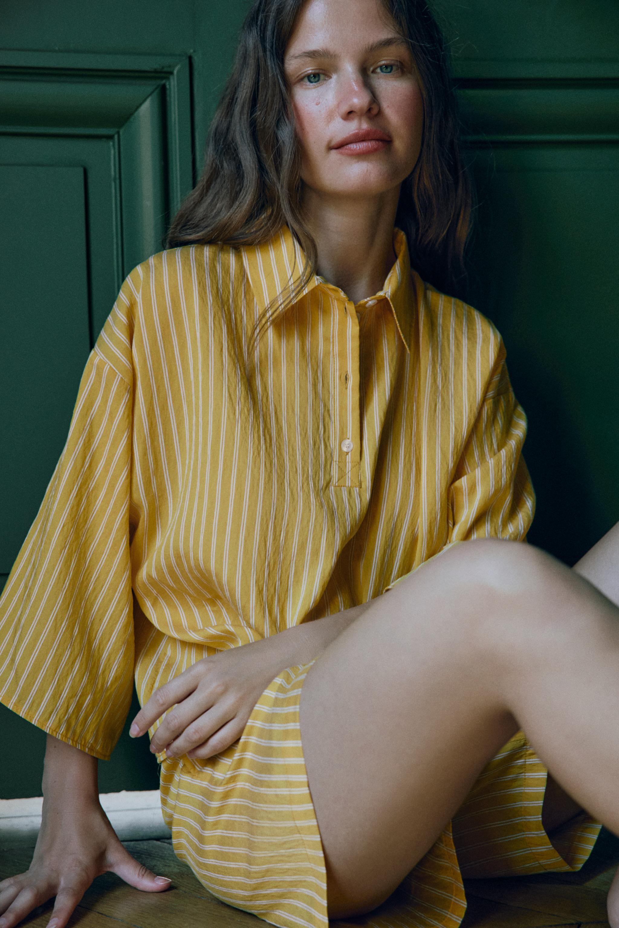 STRIPED PRINT SHORTS